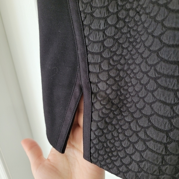 Ted Baker London | size 2 | midi skirt | black | snake embossed | vegan leather - Picture 4 of 10